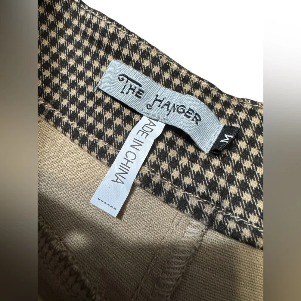 The Hanger Brand Black & Cream Ivory tan Houndstooth Cuff Shorts Medium Pleats
